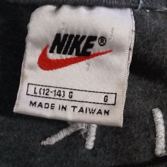 Nike Crop Top for exercise wear - Picture 3 of 4